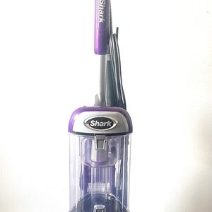 Shark Vacuum Cleanerr Powered Lift Away DLX